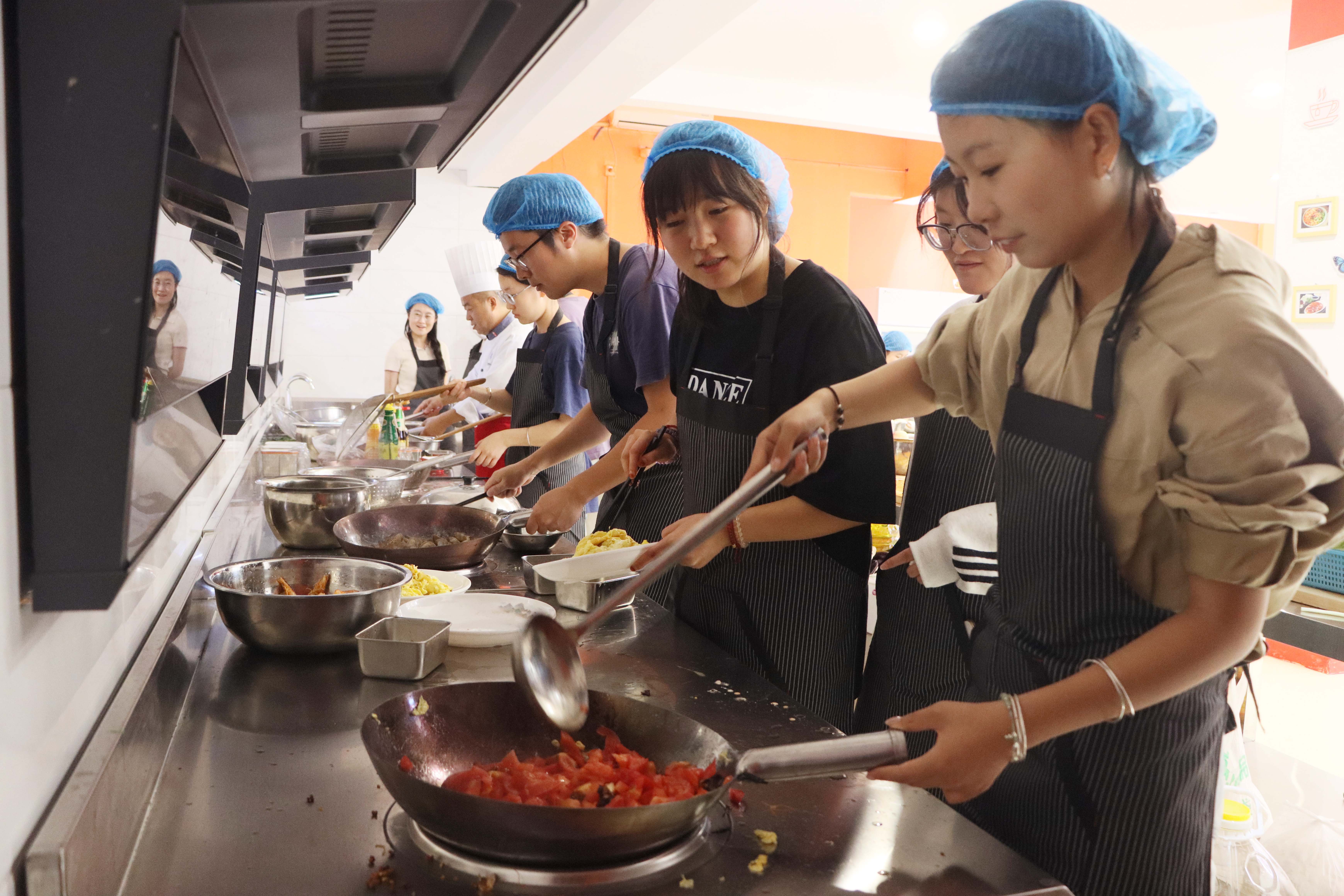 “共享厨房”上线，“星光夜市”开市！是谁又在悄悄宠着你……